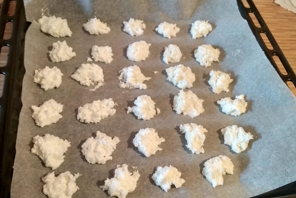 Kokosky - hromádky před pečením