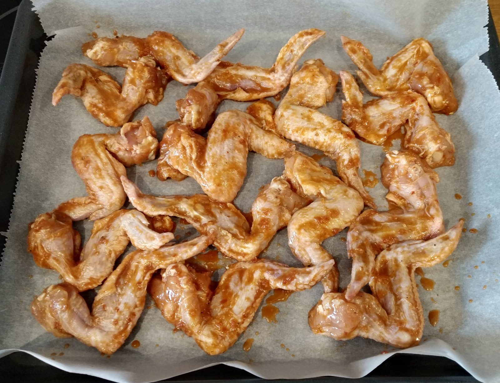 Kuřecí křídla v medové marinádě - na plechu