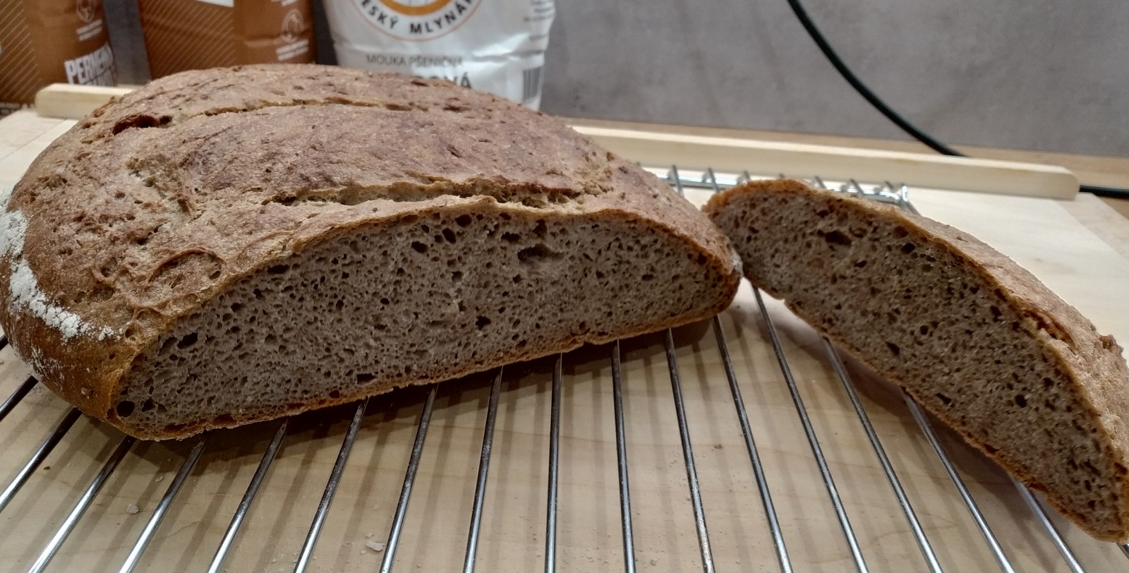 Pšenično-žitný chléb
